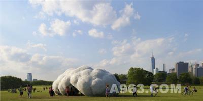 53780個回收瓶搭建而成的“雲狀亭”公共空間