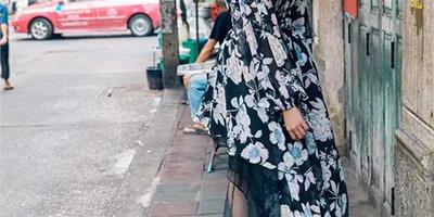 米露時尚街拍曝光 碎花連衣裙演繹與眾不同的美