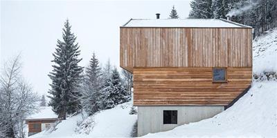 時尚簡約的阿爾卑斯山傳統木屋