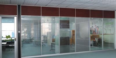玻璃高隔間基材優越性 活動隔斷牆使用訣竅