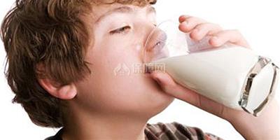 生活小常識：空腹喝牛奶好麼 早上喝牛奶有什麼好處