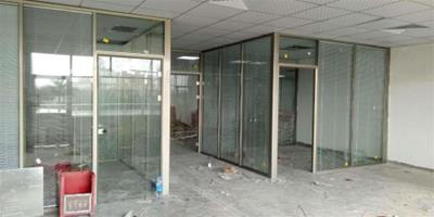 辦公區玻璃隔斷尺寸怎麼選 玻璃隔斷的安裝常識