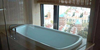 飄窗改造成浴缸 第一次見這麼大膽的設計