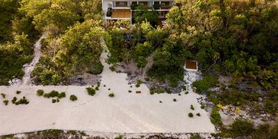 擁有38米長的沙灘區域還能欣賞到加勒比海的絕美風景的奢華雙層住宅