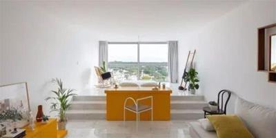 30平米錯層單身公寓 黃白配色整潔又顯活潑