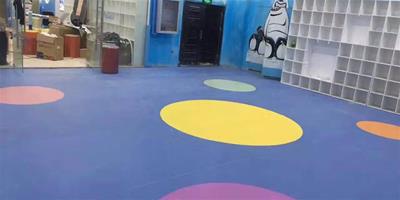塑膠地板幼兒園好用嗎 如何選購幼兒園塑膠地板