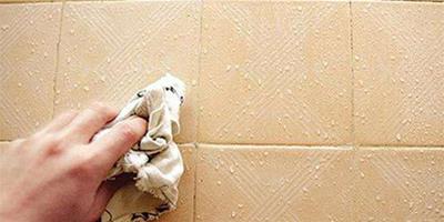 瓷磚清理污垢其實并不難 一把小牙刷就能全搞定