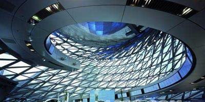 奧地利建筑工作室藍天組的寶馬中心設計