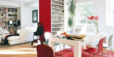 紅色點綴的溫馨公寓室內設計
