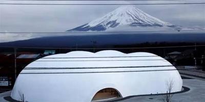 富士山下，有人把拉面館整得像博物館