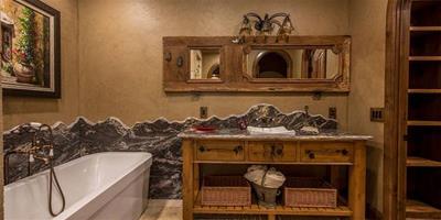 小型仿古浴室：紋理和視覺對比的風格