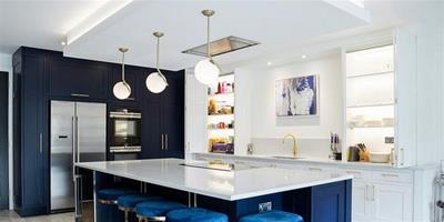 經典藍色最佳廚房：嘗試多種色調中最時尚的顏色