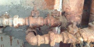 鐵水管生銹怎樣堵水 水管漏水有哪些原因
