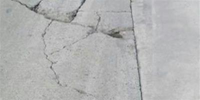 水泥路面快速修補方式 水泥路面修補料如何調配