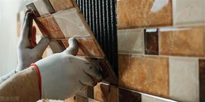 瓷磚空鼓脫落怎樣修補 使用瓷磚膠好還是瓷磚背涂膠好？