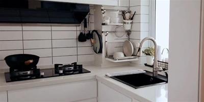 4平米的小廚房設計 正方形的空間收納井井有條！