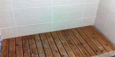 淋浴房別再貼瓷磚了 現在都流行鋪一層防腐木地板！