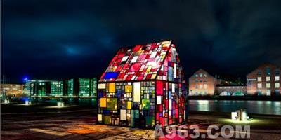 夢幻彩色玻璃屋設計 / Tom Fruin