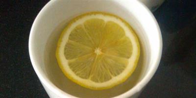生活小常識：檸檬片泡水的功效 檸檬片泡水的副作用