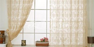 你知道怎麼清潔不同材質的窗簾嗎？