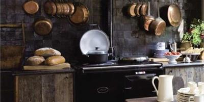 黑色系演繹獨特美感的廚房設計