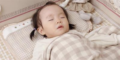 如何選擇嬰兒枕頭高度？嬰兒枕頭高度多高合適？