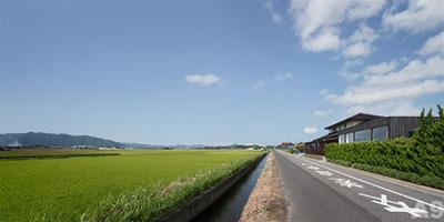 出雲平原上簡單美好的鄉村小屋